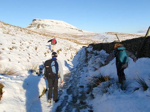 12_13-1.jpg - Pen-y-Ghent and an icy track